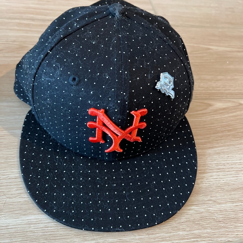 Men’s fitted hat - Picture 3 of 4